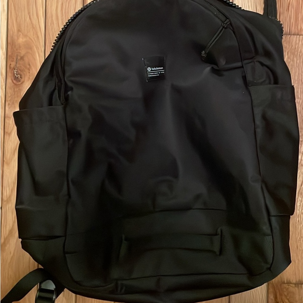 Lululemon backpack barely used . Perfect size!